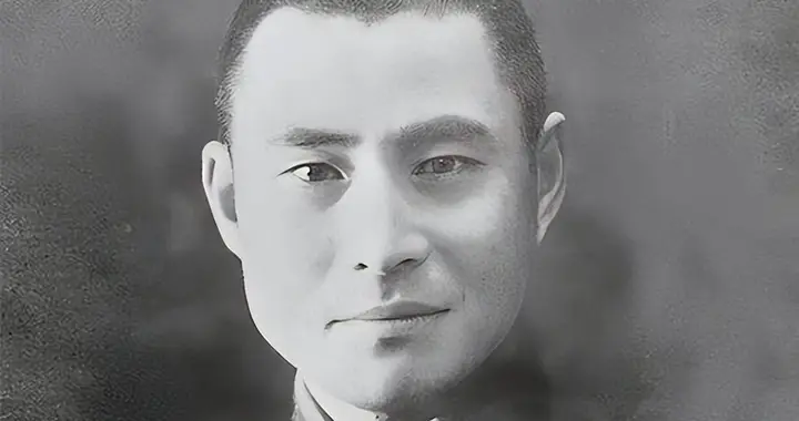 1983年黄维拿到8万块补偿：当场宣布分三份，让所有人敬畏！