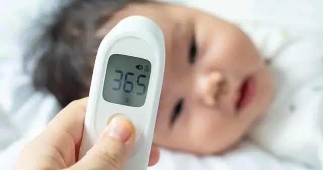 孩子发烧38.5℃立刻吃退烧药？这是在亲手毁了他的免疫力！