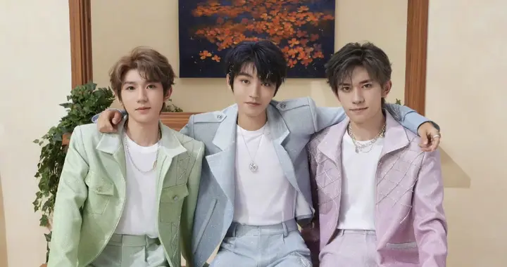 TFBOYS送时代少年团花篮，这怎么不算"顶峰相见"呢？