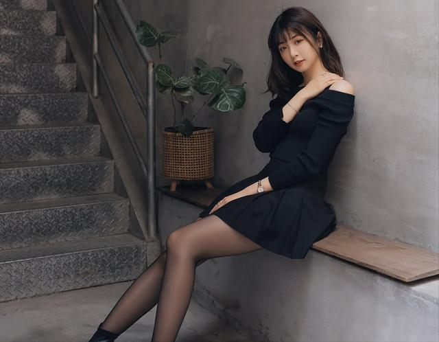 黑裙子黑旗袍黑丝袜，9个拍照姿势，时尚自然很典雅，拍出古典美