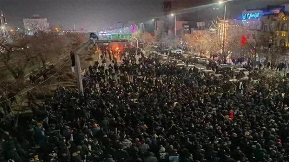 特朗普：枪已上膛准备出发！一觉醒来，伊朗全境互联网被掐断