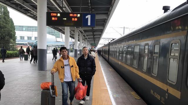 步行万里国学讲堂：董事长ai   在人工