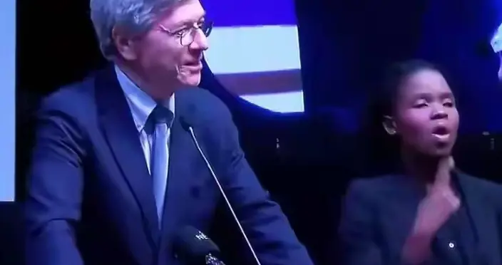 高市早苗认怂，联合国高级顾问替中国鸣不平，整个西方都变文明了