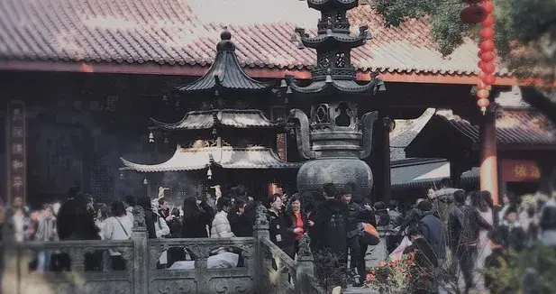 全国寺庙现“闭门潮”？不是缺少香客，而是被自己搞垮了