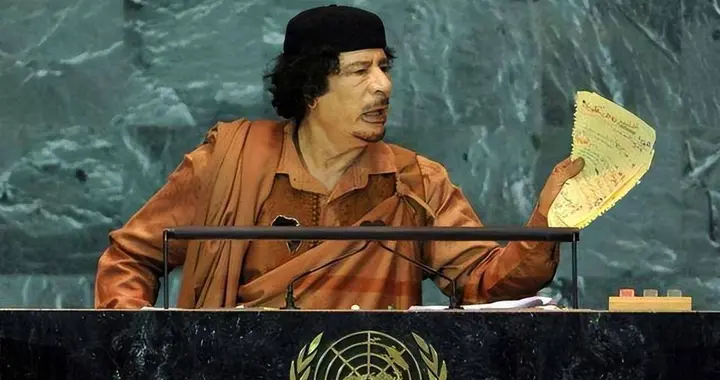 “中东疯狗”卡扎菲的女儿，长相漂亮身材曼妙，逃亡路上生下女婴