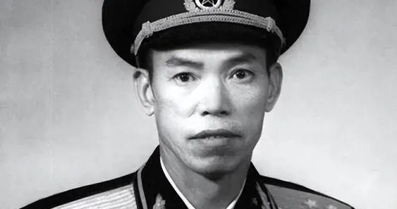 邓华妻子向梁兴初求助，梁兴初怒视副政委：敢动老红军，你掂量下