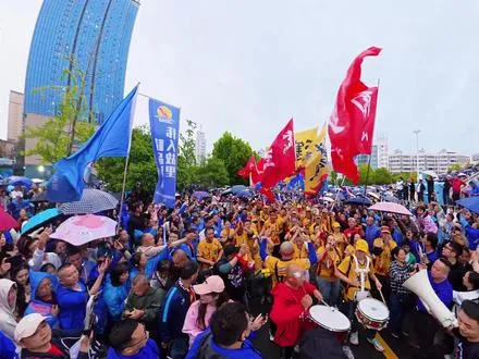 黄石球迷远征永州，雨中持续啦喊，为永州助威