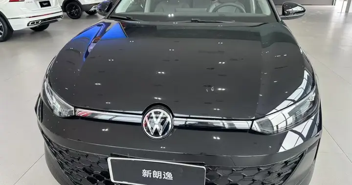 到店实拍大众朗逸，入门降至6万多，动力够用油耗低，怎么选？