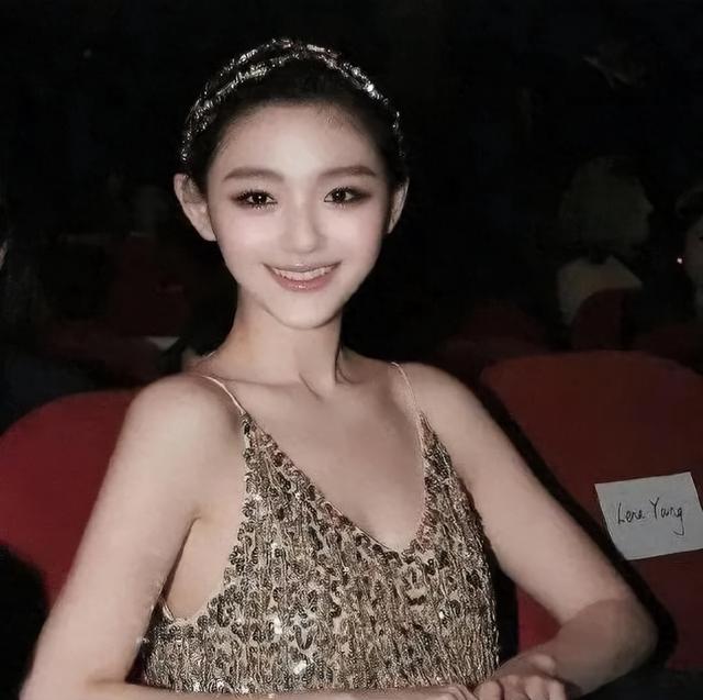 小玥儿不愧是大S的亲生女儿，一锤定音决定自己和弟弟的抚养权！