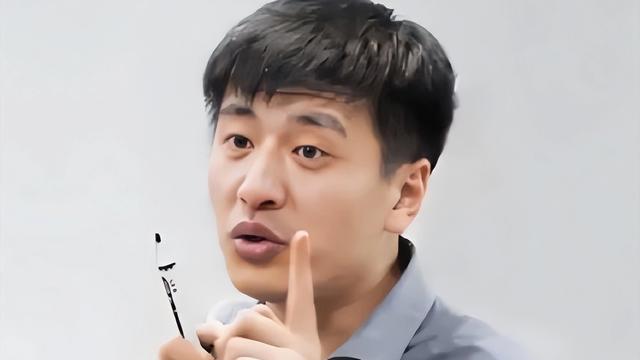 峡姐读书：张雪峰曾有一次在直播里，讲着讲