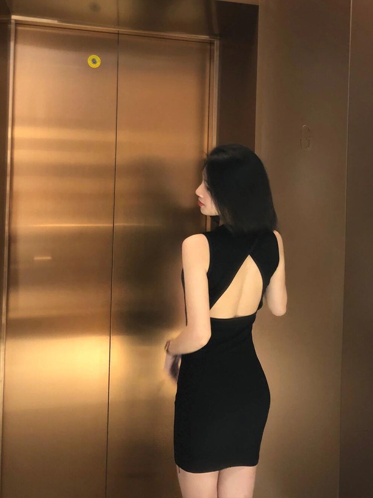 纯欲风法式黑色性感露背连衣裙女夏季