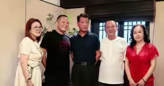 张艺谋也没想到，自己苦干42年，最后给岳父岳母做了嫁衣