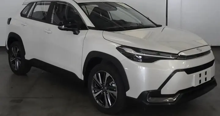 全新一代丰田锋兰达上市，配置新调整，配2.0升油混系统