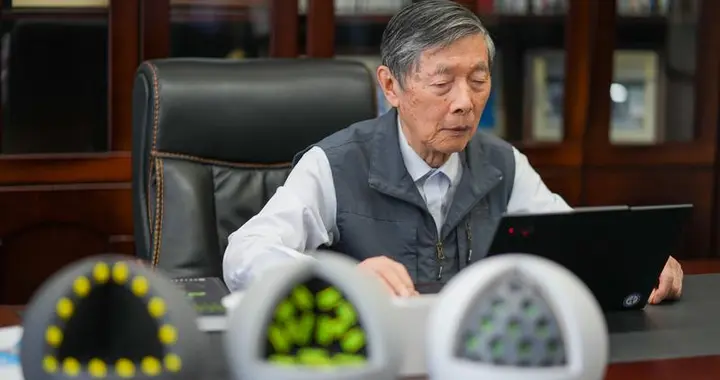 别再崇拜李嘉诚了！国家已悄悄“调仓换股”，新偶像彻底刷屏