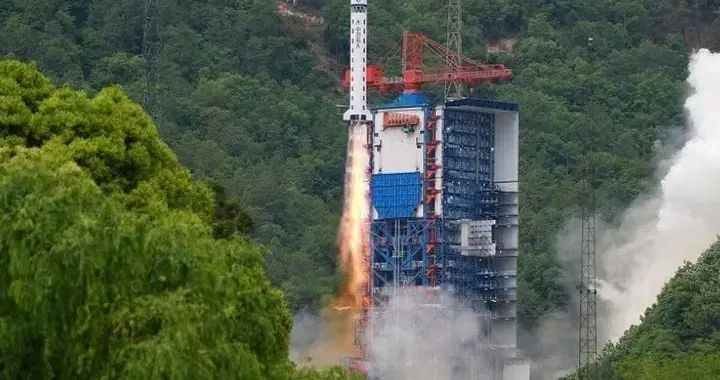 重磅！中国发射新卫星，手机直连卫星要来了，为何要自主组网？