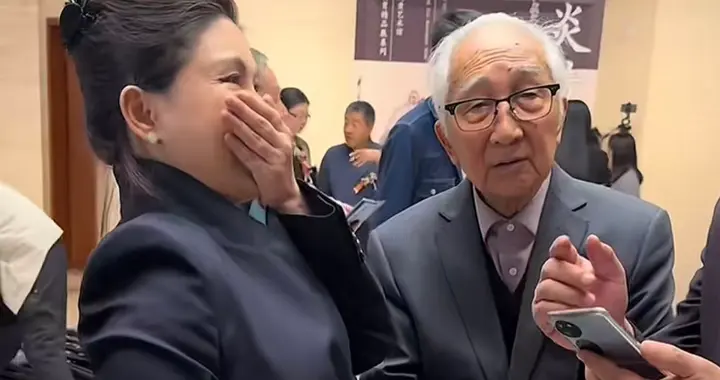 知名女演员嫁老艺术家，如今91岁丈夫垂垂老矣，47岁的她气场全开