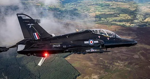 英国空军一战机在房车营地附近坠地爆炸，被曝飞行时未安装油箱盖