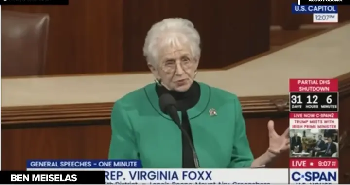 伊朗战事烧到美国后院，众议院吵翻天，特朗普被自己人架上火炉