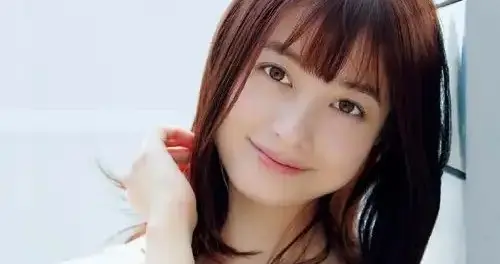 桥本环奈：被赞：千年一遇的美少女