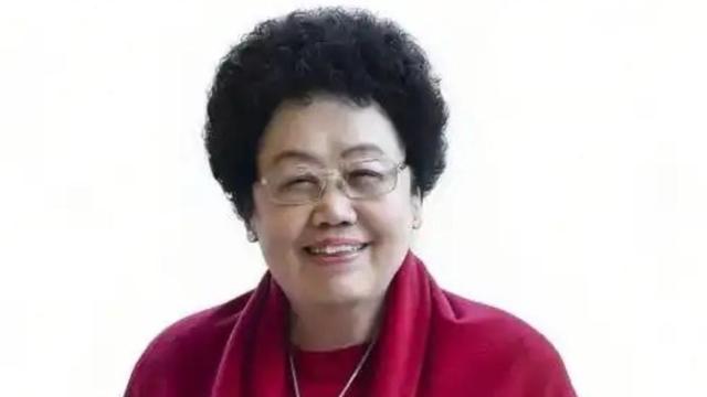 妮娅历史：身价千亿的陈丽华走了 她不是死