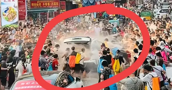 暴力充斥着整个泼水节，脏了本该纯净的泼水节