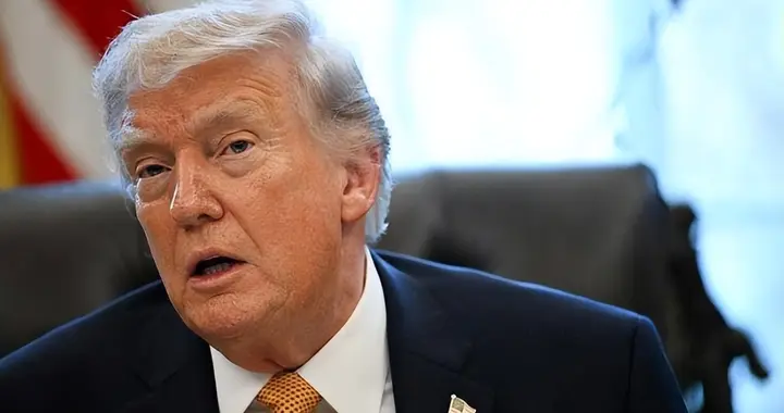 认怂还是演戏？特朗普刚放话要炸伊朗电站，不到24小时就改口？