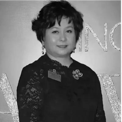 沙雕娱乐：何猷君，发文悼念二房家姐何超蕸