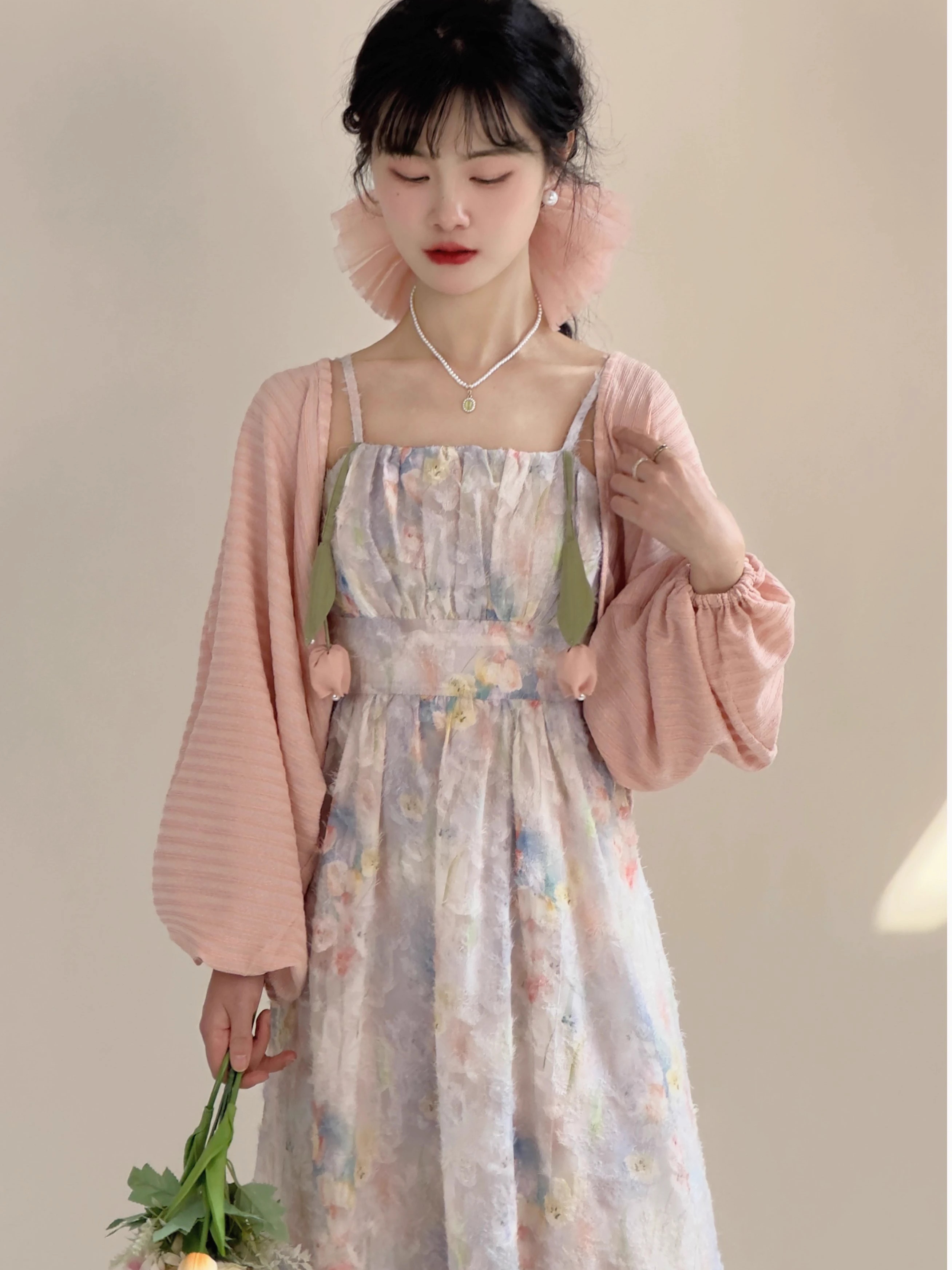 复古风情，油画吊带裙带你穿越艺术长廊