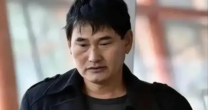 大衣哥报警！被同一伙人追着举报俩月，主办方宁赔钱也不让他上台