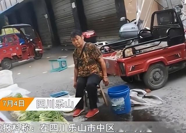 卖菜老人被楼上住户泼机油很多人却表示“不同情”