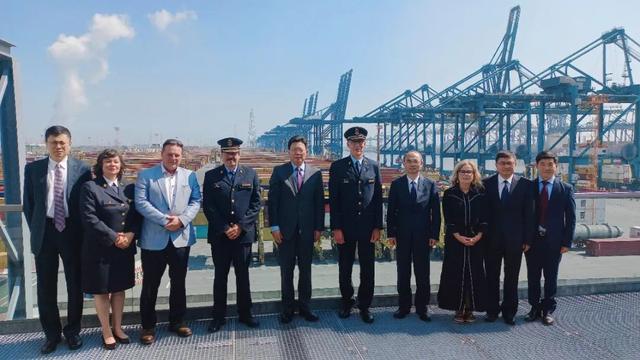比利时海关总署署长克里斯蒂安·万德瓦伦先生会见中国海关总署署长俞建华