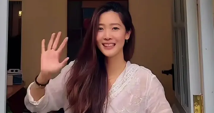 黄轩女友晒国外日常，在英国乡村漫游，全英文口语被夸赞很治愈