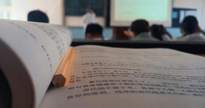 学生评教分数低于4.5就危险？高校教师被学生拿捏的无奈真相