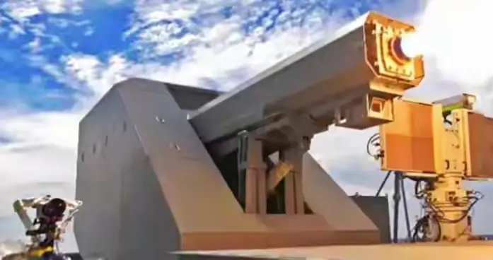 中方不见日本首相，不到24小时，高市报复来了，自卫队电磁炮亮相