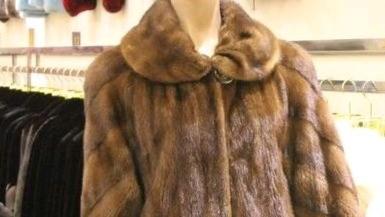 谷间寻溪流的行者：一件6.8万紫貂，照尽