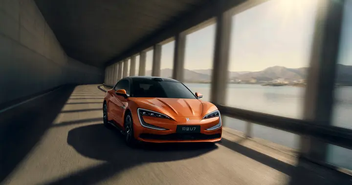 闪充快、坐得稳、开得远，仰望U7 2026款三招齐备，现已到店