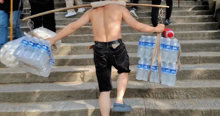 进价8毛卖15元！景区暴利有多离谱？终于有人出手整治了