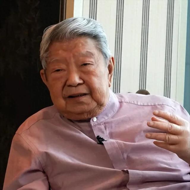 83岁蔡澜潇洒离世，一生快活无子女，晚年挥金如土，直言钱花不完