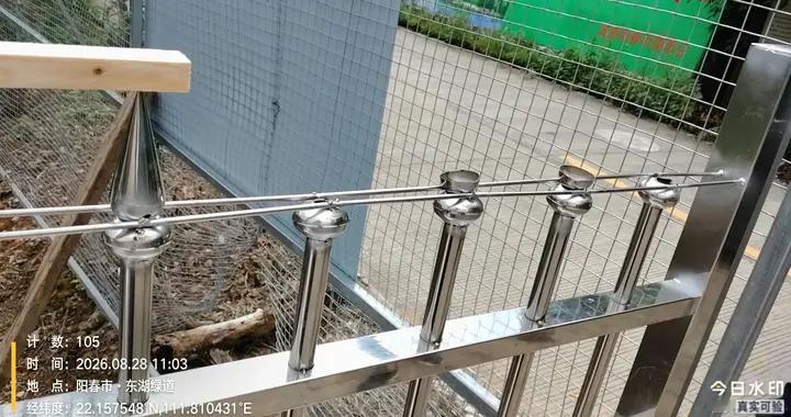 阳江一地水库护栏刚安装好就遭到破坏