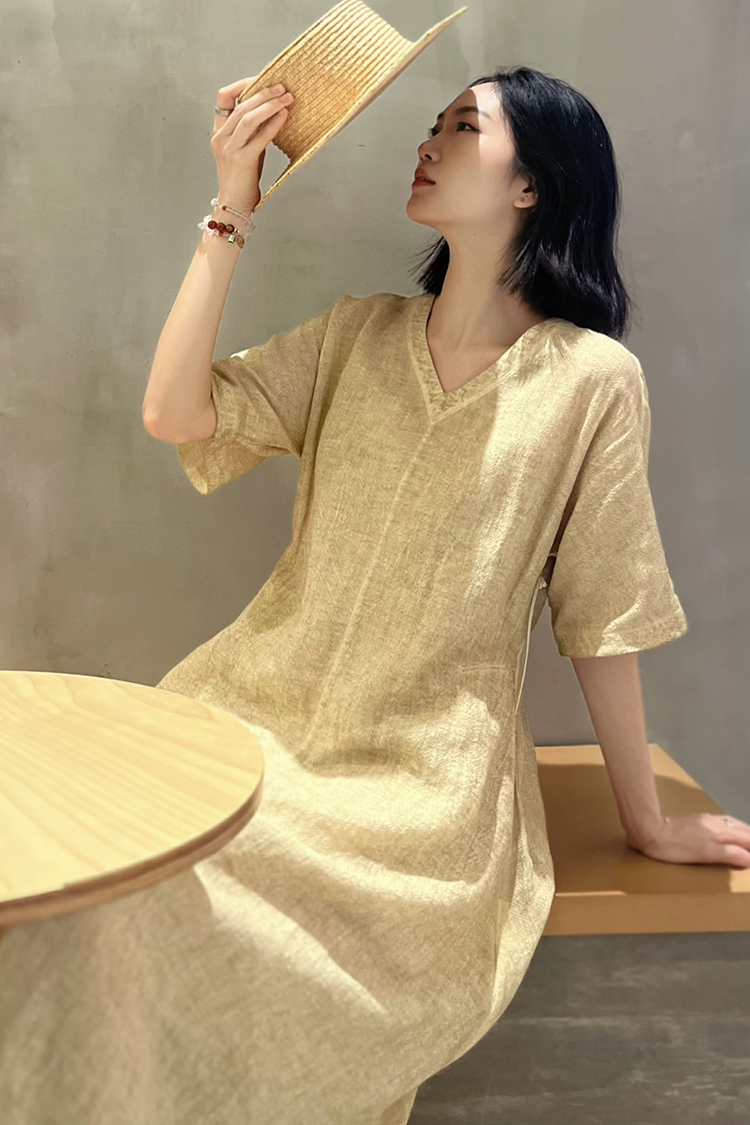 新中式丝麻连衣裙女茸球胸针