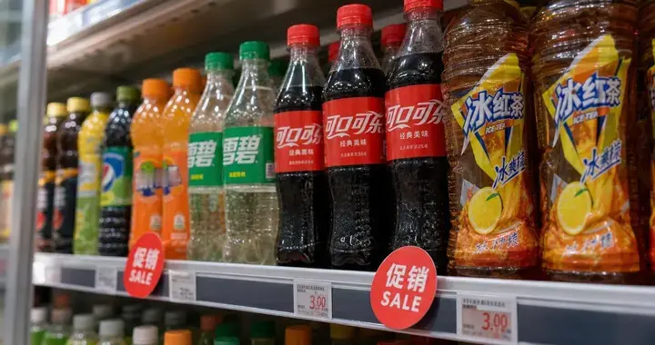 气温突破40℃，曾经爆卖的3块钱瓶装饮料，怎么卖不动了？