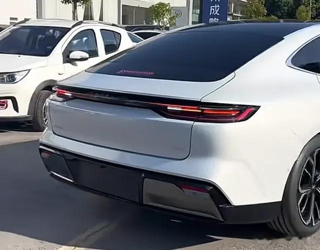 上市仅一个月，销量飙升至前十的星耀8有啥亮点，仅仅是颜值高吗