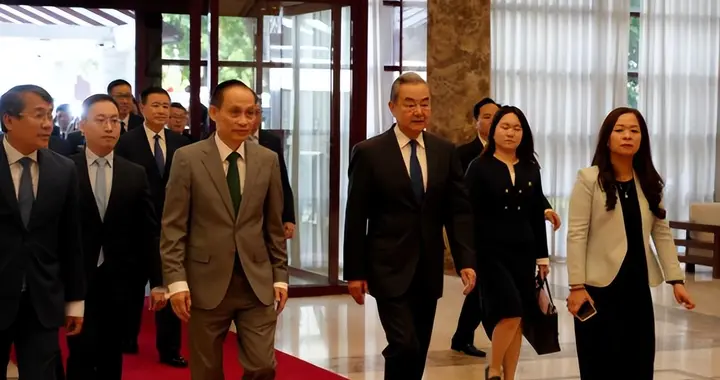 墙头草随风倒？争端升级，中方封海！越南一边示好一边反对填海