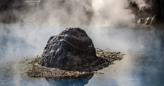 山东闲置水井变身“温泉”之谜：地热潜能与地质安全的双重启示