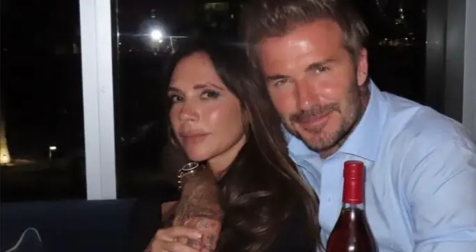 贝克汉姆长子发文决裂：全家都在演戏！曝维多利亚贴身热舞太恶心