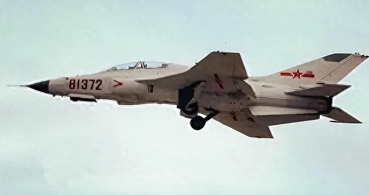 攻不了也守不住？中国空军在西藏上空，被印度空军足足欺负了40年