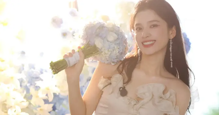 穿婚纱的张婧仪