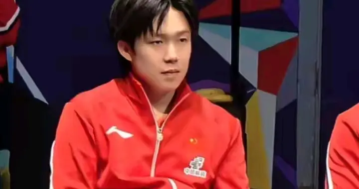 王楚钦满脸无奈，男团遭26年最大惨败！国乒温水煮青蛙，该醒了！