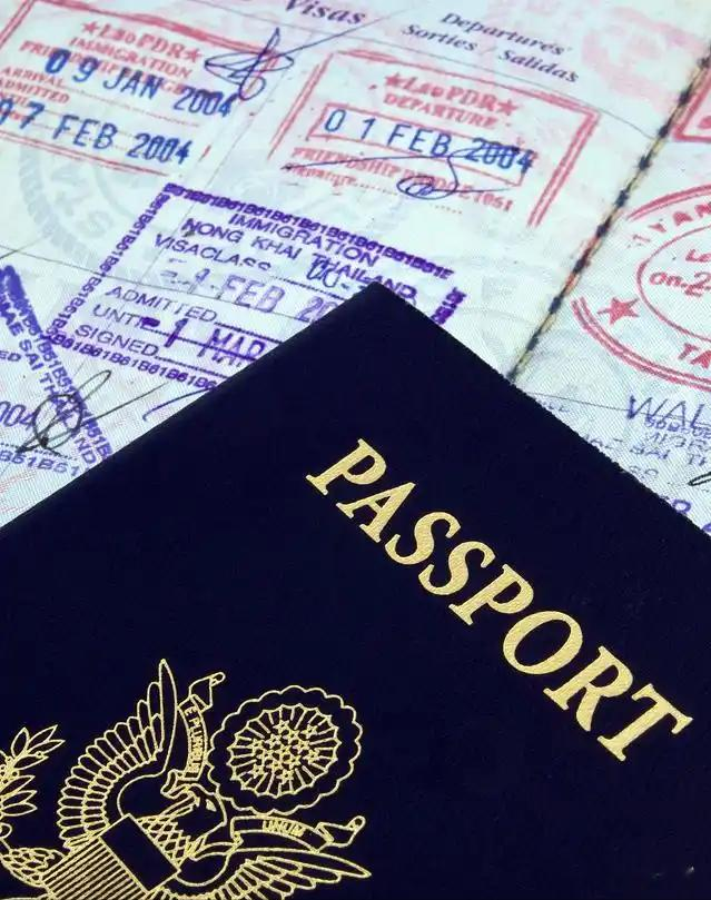 美国拒发签证，中国代表无法入境，大使发声，美官员竟然喊出中文