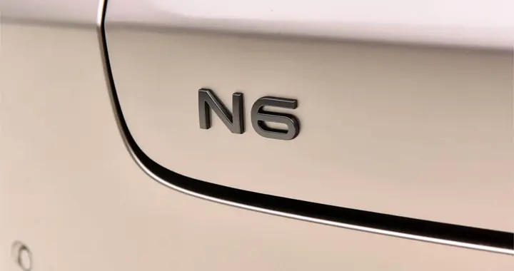 不香了？纯电续航180km仅需9.19万起，还有8775芯片+座椅按摩